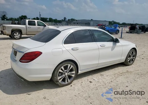 2015 Mercedes-Benz C 300 z USA, uszkodzony, nr VIN 55SWF4JBXFU065916